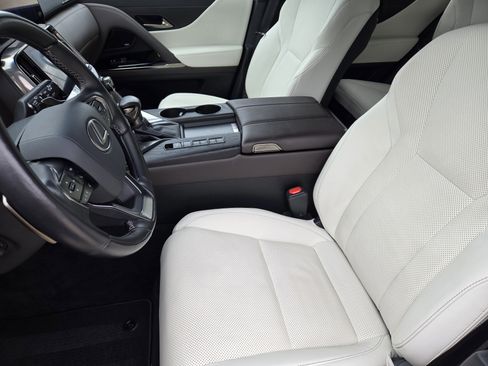 Used 2023 Lexus LX 600 4WD w/ Appearance Package image 9