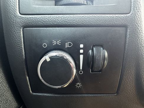 Used 2012 Dodge Challenger SXT image 21