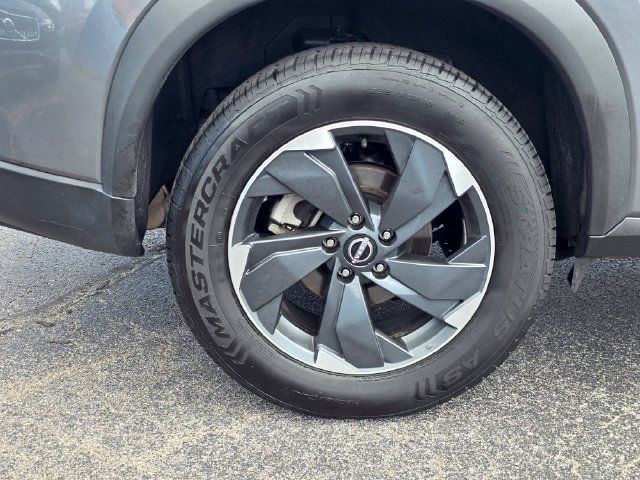 Used 2025 Nissan Rogue SV AWD/4WD image 15