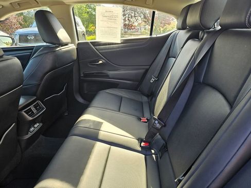 Used 2025 Lexus ES 300h w/ Premium Package FWD image 20