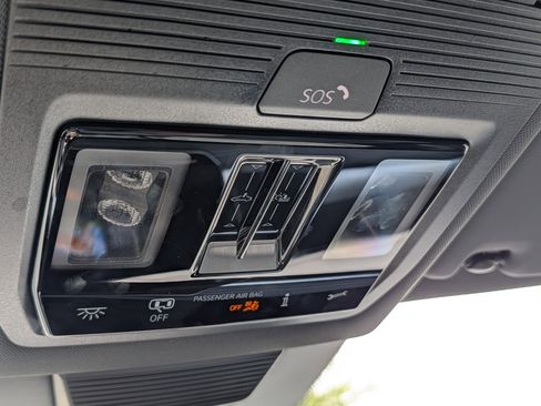 Used 2025 Volkswagen Tiguan SE R-Line AWD/4WD image 33