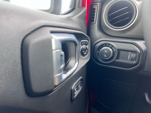 Used 2023 Jeep Gladiator Mojave AWD/4WD image 19