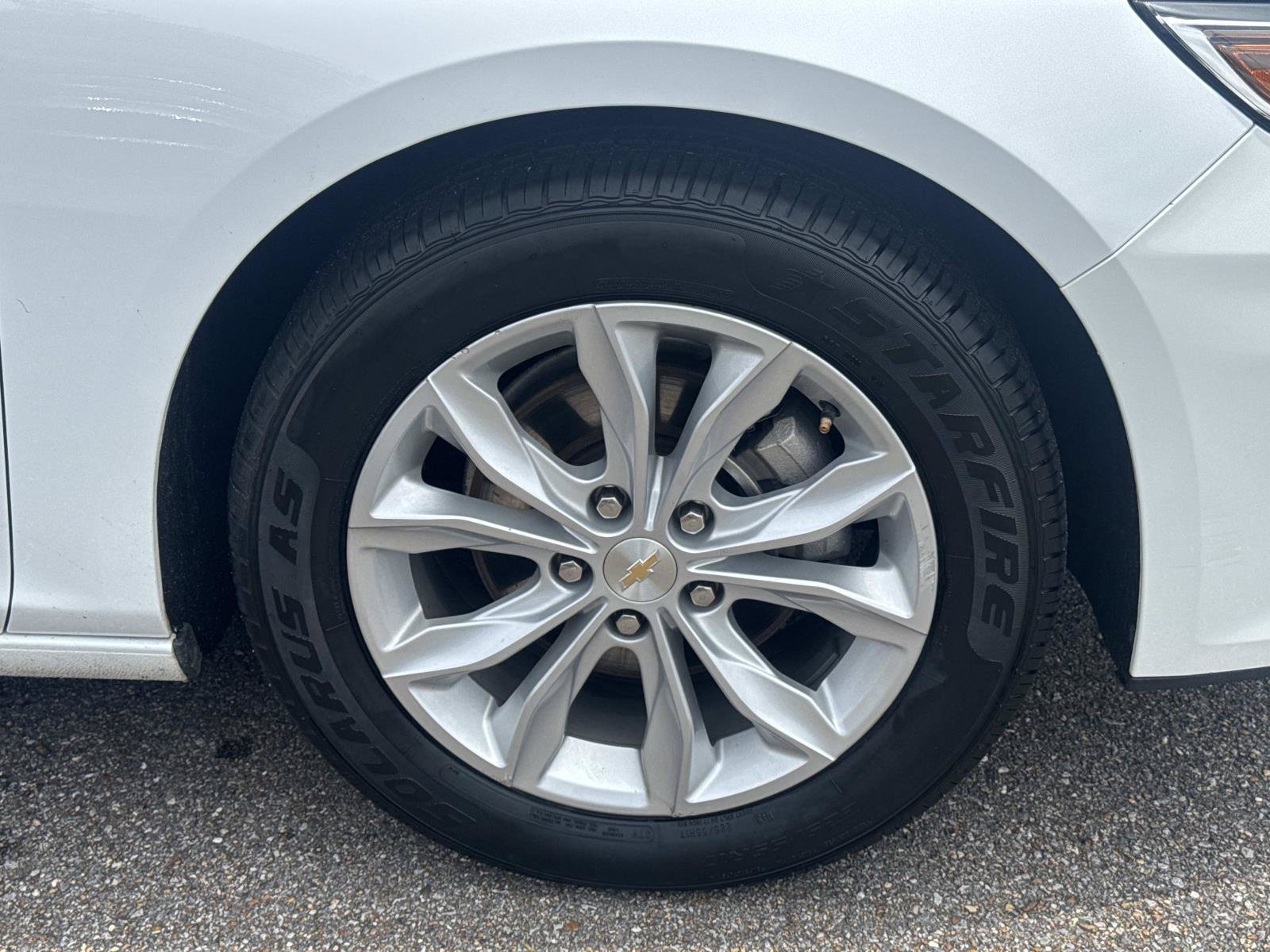 Used 2025 Chevrolet Malibu LT FWD image 4
