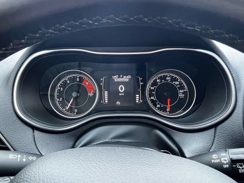 Used 2019 Jeep Cherokee Latitude Plus AWD/4WD image 11
