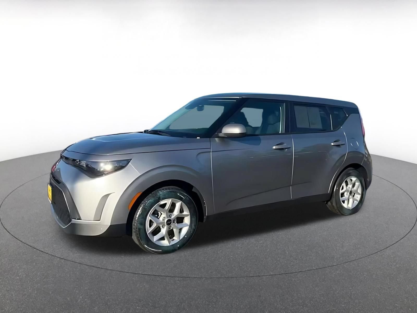 Used 2025 Kia Soul LX w/ LX Technology Package FWD image 7