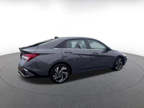 Used 2025 Hyundai Elantra Limited FWD image 14
