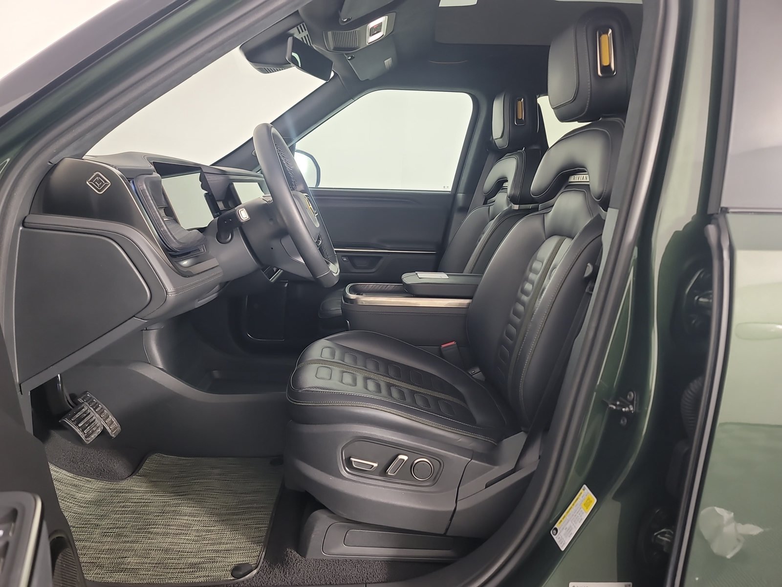Used 2025 Rivian R1T Adventure Dual AWD/4WD image 20