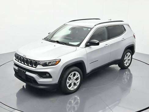 Used 2024 Jeep Compass Latitude AWD/4WD image 27