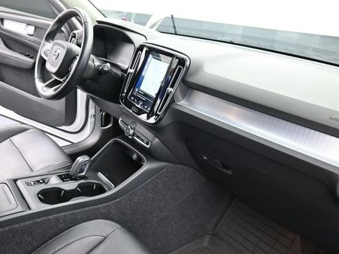 Used 2021 Volvo XC40 T5 Momentum w/ Protection Package Premier AWD/4WD image 18