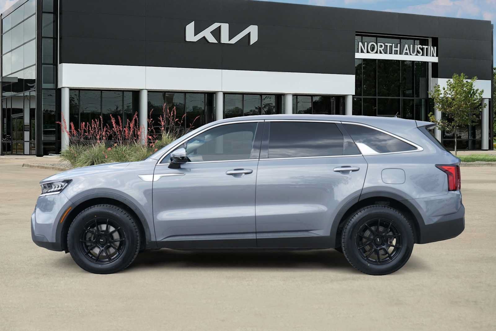 Used 2021 Kia Sorento LX FWD image 3