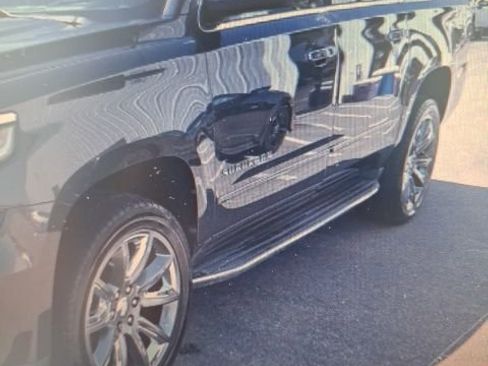 Used 2018 Chevrolet Suburban Premier AWD/4WD image 2