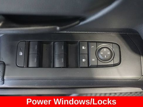 Used 2025 Toyota Tacoma SR5 AWD/4WD image 5