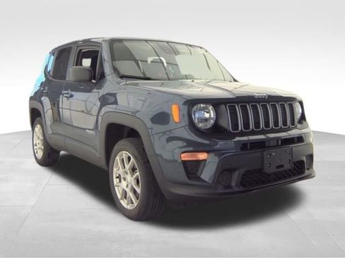 Used 2023 Jeep Renegade Latitude AWD/4WD image 2