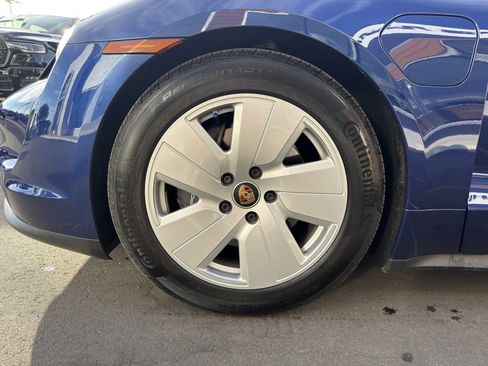 Used 2022 Porsche Taycan image 9