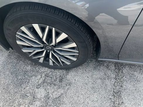 Used 2024 Nissan Altima 2.5 SV FWD image 13