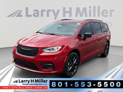 New 2026 Chrysler Pacifica Limited w/ S Appearance Package