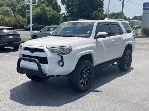 Used 2018 Toyota 4Runner SR5 Premium AWD/4WD image 3