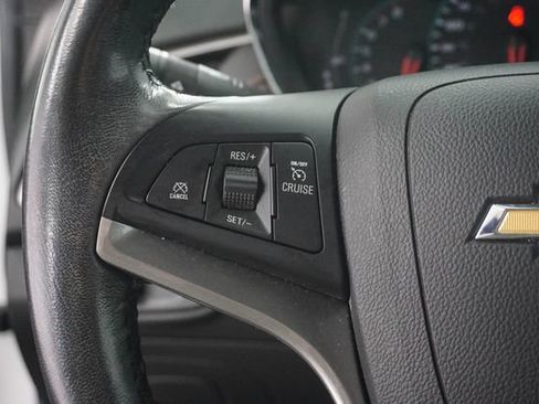 Used 2022 Chevrolet Trax LT w/ LT Convenience Package FWD image 17