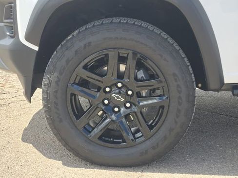 Used 2024 Chevrolet Colorado Trail Boss w/ Technology Package AWD/4WD image 13