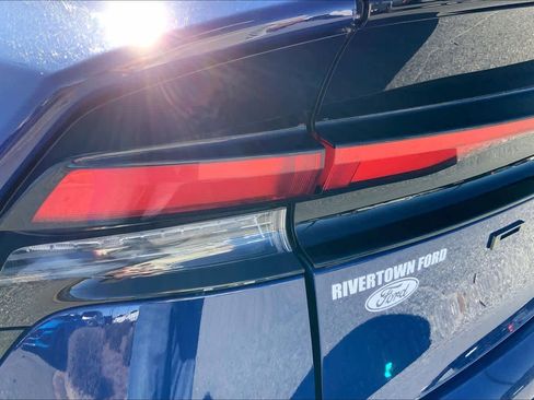 Used 2023 Toyota Prius LE image 25