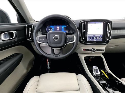 Used 2025 Volvo XC40 B5 Plus AWD/4WD image 6