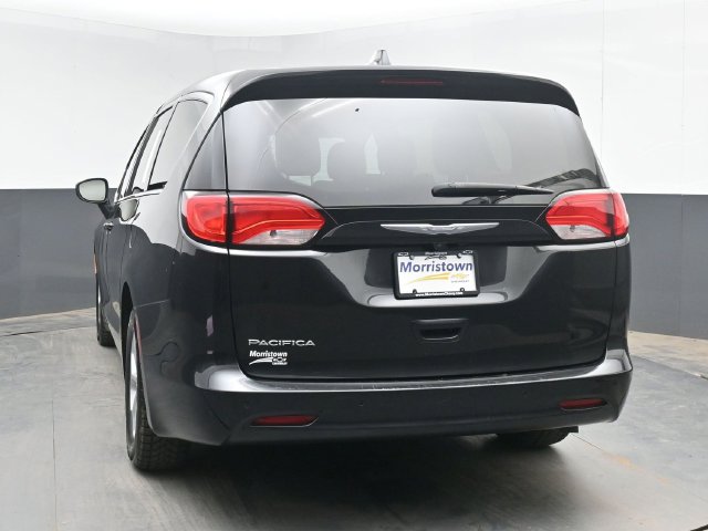 Used 2017 Chrysler Pacifica LX w/ Tire & Wheel Group FWD image 12
