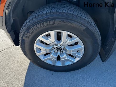 Used 2022 Nissan Frontier SV image 8