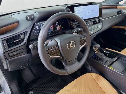 Certified 2025 Lexus ES 350 w/ Premium Package FWD image 9