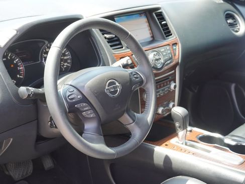Used 2018 Nissan Pathfinder Platinum FWD image 21