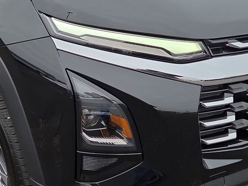 Used 2025 Chevrolet Equinox LT image 9