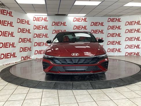 Used 2025 Hyundai Elantra Sport FWD image 2