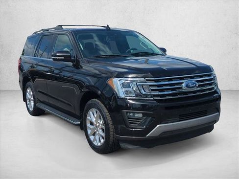 Used 2021 Ford Expedition XLT image 3