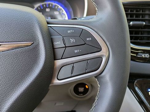 Used 2023 Chrysler Voyager LX image 28