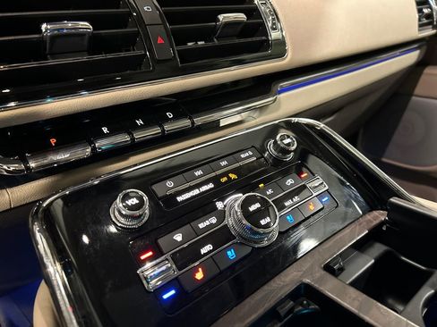 Used 2022 Lincoln Navigator L Reserve AWD/4WD image 18