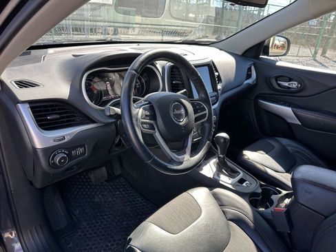 Used 2017 Jeep Cherokee Trailhawk image 12