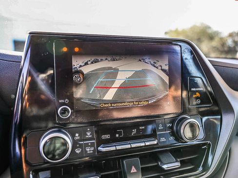 Certified 2023 Toyota Highlander LE image 15