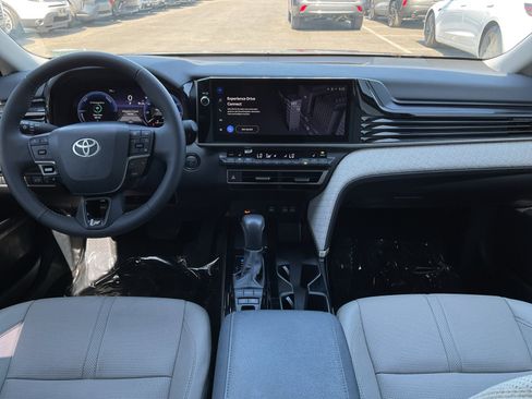 Used 2025 Toyota Camry XLE FWD image 16