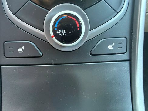 Used 2014 Hyundai Elantra SE w/ Option Group 02 FWD image 13