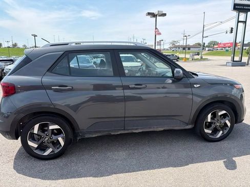 Used 2025 Hyundai Venue SEL FWD image 13
