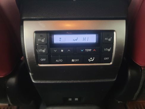 Used 2023 Lexus GX 460 Premium w/ Accessory Package image 21