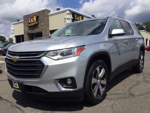 Used 2018 Chevrolet Traverse LT AWD/4WD image 2