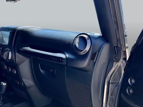 Used 2018 Jeep Wrangler Unlimited Sport S AWD/4WD image 17