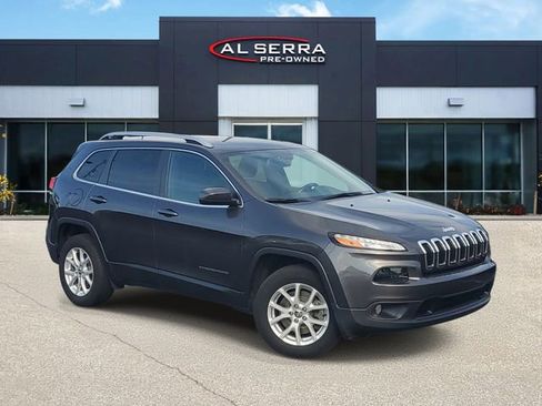 Used 2017 Jeep Cherokee Latitude w/ Cold Weather Group AWD/4WD image 1