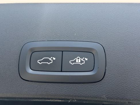 Used 2023 Volvo XC40 Recharge Plus w/ Protection Package Premier AWD/4WD image 11