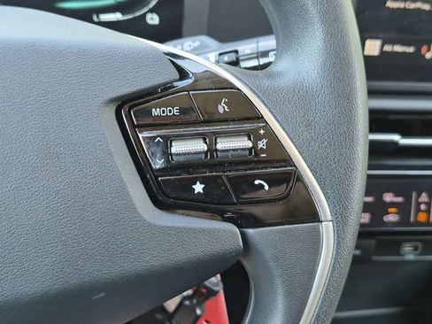 Used 2025 Kia Niro LX FWD image 21