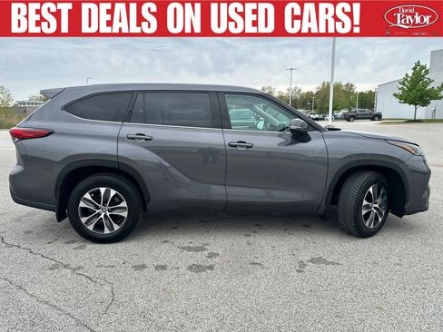 Used 2021 Toyota Highlander XLE AWD/4WD image 2