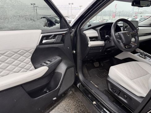Used 2024 Mitsubishi Outlander SEL image 12