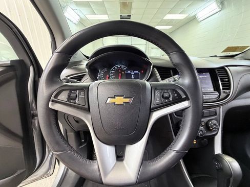 Used 2020 Chevrolet Trax LT w/ LT Convenience Package FWD image 38