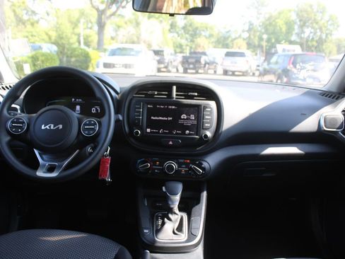 Used 2025 Kia Soul LX w/ LX Technology Package image 22