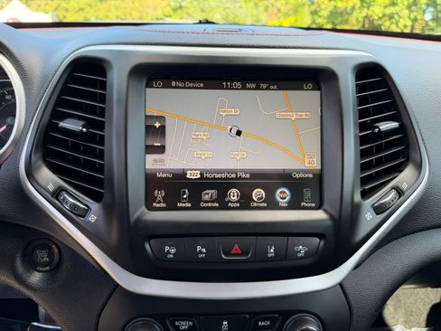 Used 2014 Jeep Cherokee Trailhawk w/ Technology Group AWD/4WD image 28
